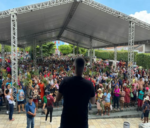 Tradicional programação do Domingo de Ramos em Poção reúne centenas de fiéis e bate recorde de público
